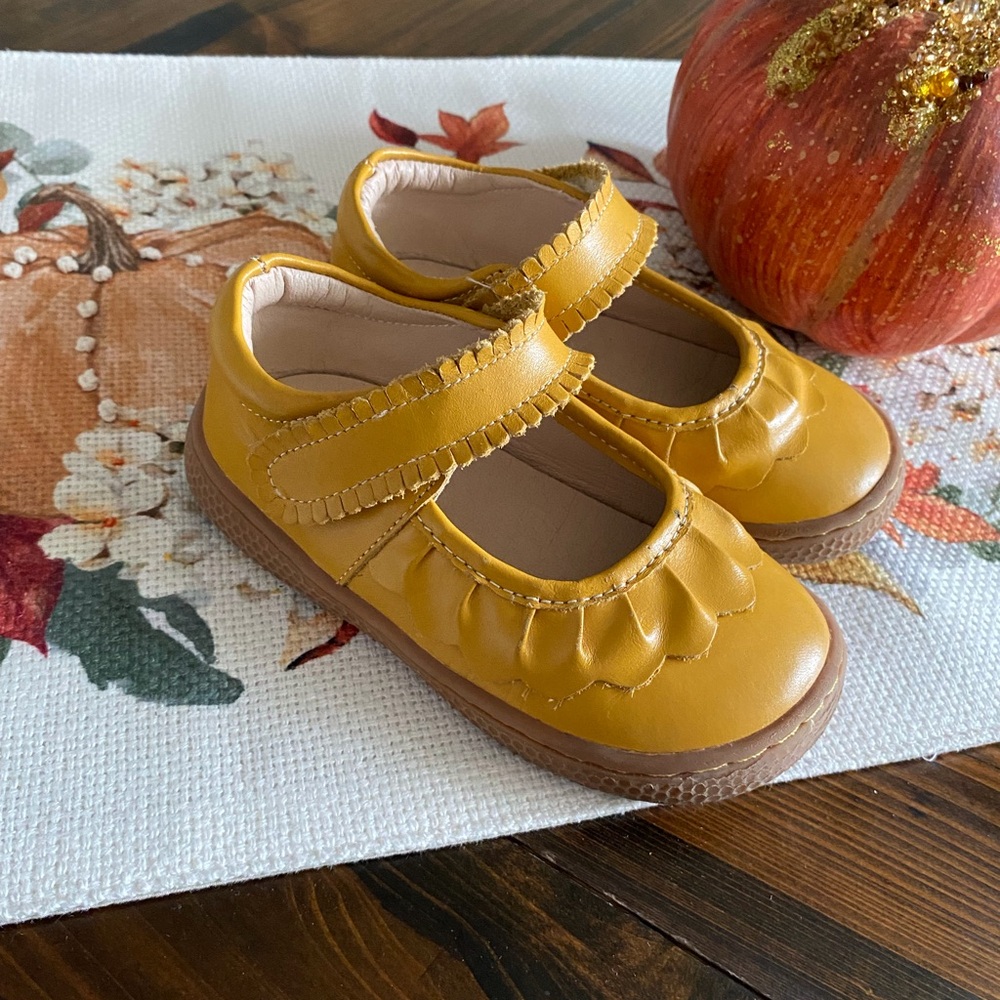 Shoes - Picture 2 of 7
